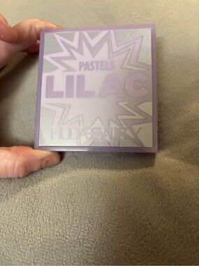 HUDA BEAUTY Amethyst Obsessions Purple Diamond Palette
